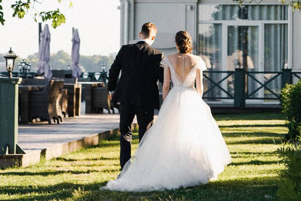 Что делать, если свадебное видео не удалось Не удалось снять красивое свадебное видео? Не беда! В нашей статье вы найдете полезные советы, как исправить ошибки и добавить новые моменты в ваше видео. Также мы расскажем, как выбрать хорошего видеографа и сделать свадебное видео самому.