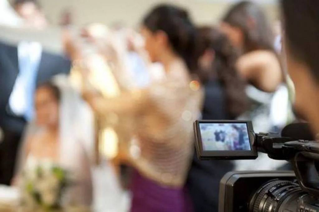 Как выбрать лучший формат видео для свадебного клипа Как выбрать лучший формат видео для свадебного клипа? Узнайте, какой видеокодек и формат звука лучше использовать для создания незабываемого свадебного видео!