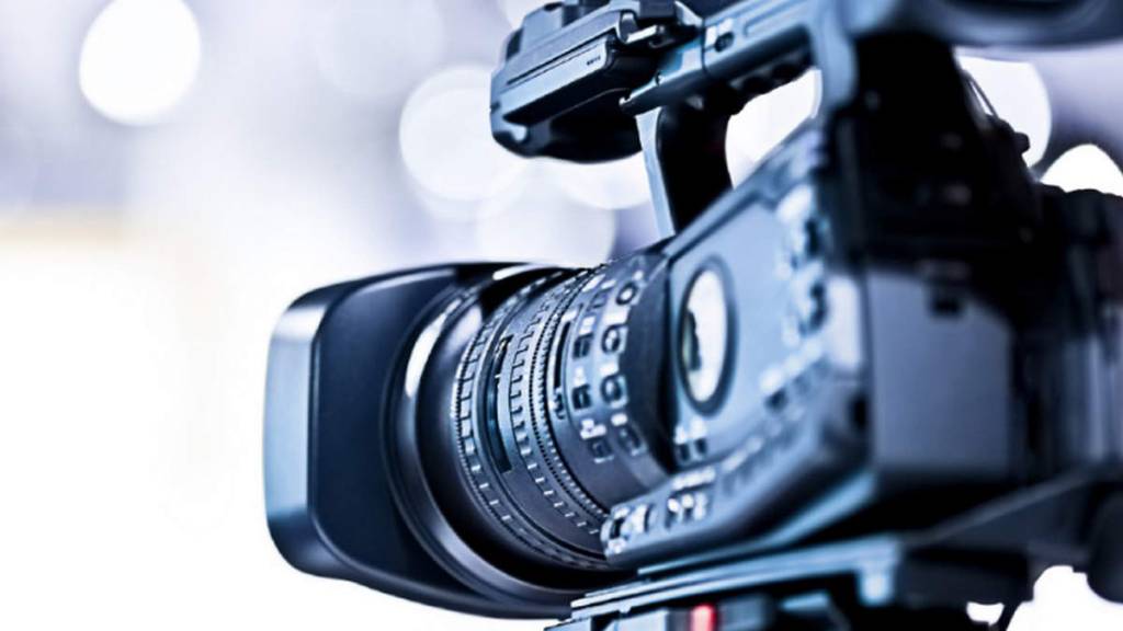 Особенности монтажа свадебного видео: советы профессионалов Свадебное видео – это великолепный способ сохранить яркие моменты своей свадьбы навсегда. Но как достичь идеального результата и не пропустить ни одной важной детали?